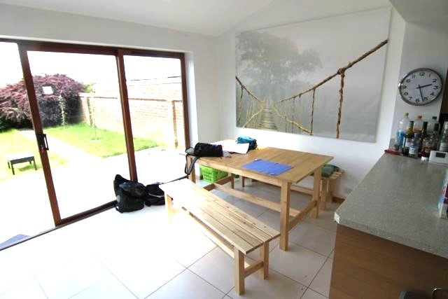 VincentShawRes's tweet image. New price: Delightful extended #3bed #detached #property on #StratfieldClose convenient for #SciencePark &amp;amp; #CambridgeNorth.  Open plan kitchen/dining/living with a separate living room plus a further ground floor reception room, currently used as a fourth bedroom. £575,000