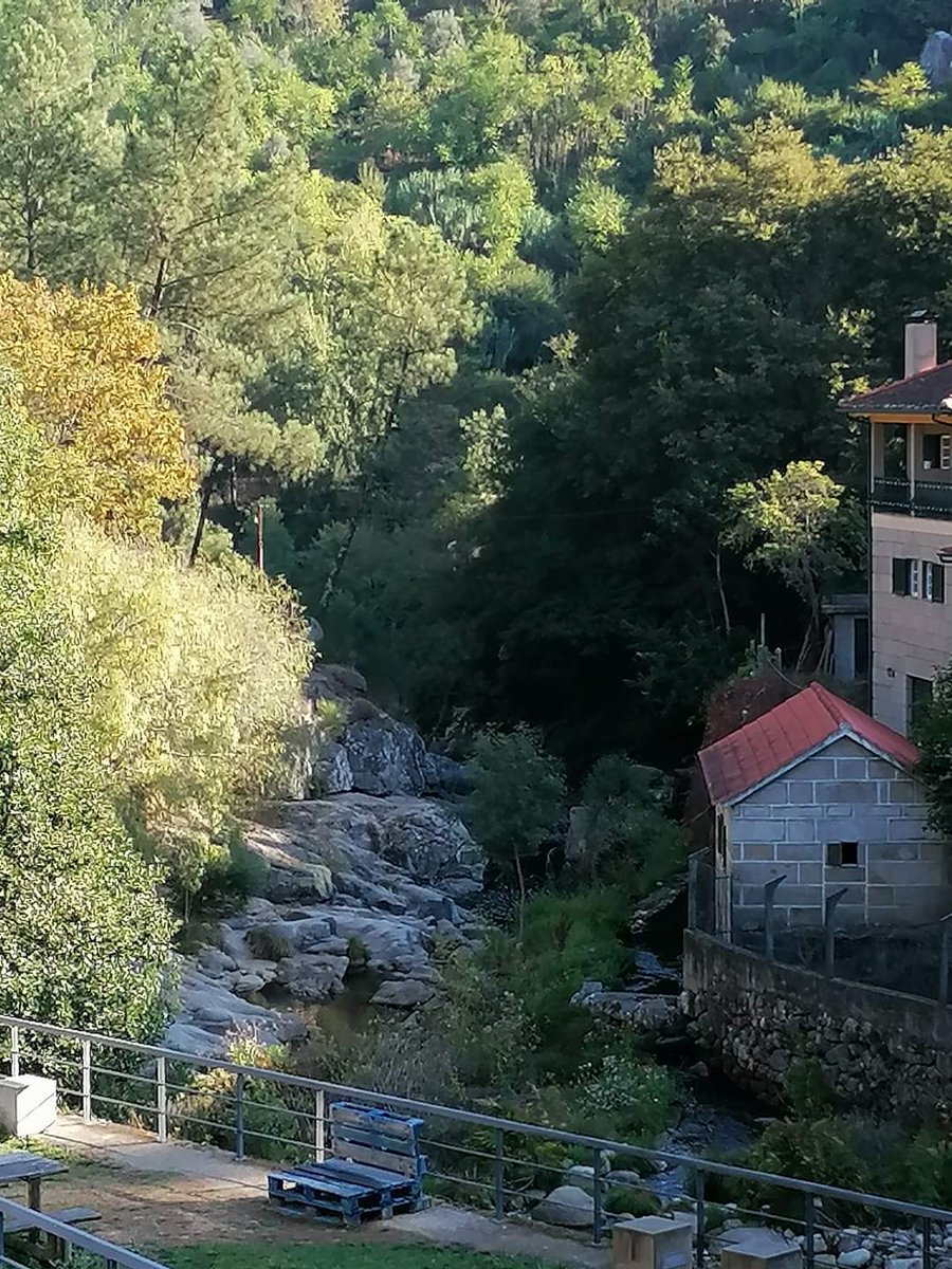 skymanuelima's tweet image. A aldeia de Pias é uma povoação da freguesia e município de Cinfães, situada num vale entre 150 e 200 metros de altitude na margem esquerda de um dos rios mais limpos da Europa, o Rio Bestança e a sul do Rio Douro. #Pias #Cinfães #RioBestança #aldeia #travelphotography #viagens