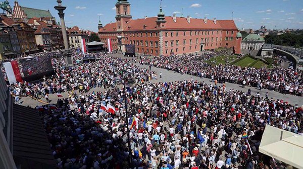 Polonya: Varşova'da hükümet karşıtı gösteri doganpresse.com/index.php?p=ar…
