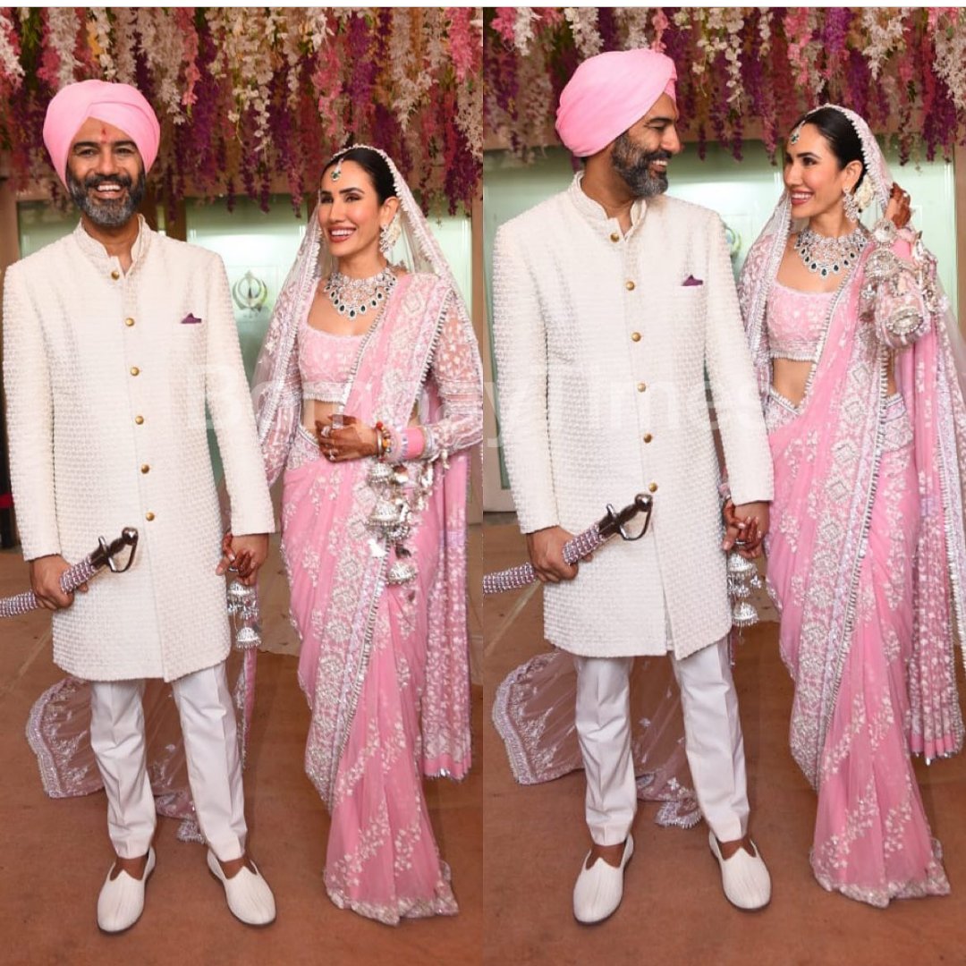 PuneTimesOnline's tweet photo. #JustMarried: #SonnalliSeygall  marries her long-time boyfriend and restauranteur #AsheshLSajnani
Congratulations!! 

#pyarkapunchnama #WeddingWednesday https://t.co/DBv64C35eB