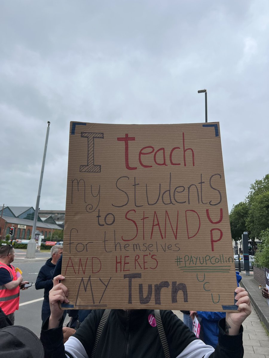 dorikh's tweet photo. I teach my students to stand up for themselves and here’s my turn! @UCUYorksHumber @uculeeds @yorkshirepost @BBCNorthPR #TeachersOfTwitter #TeachersStrike https://t.co/qL1NM0WxbT
