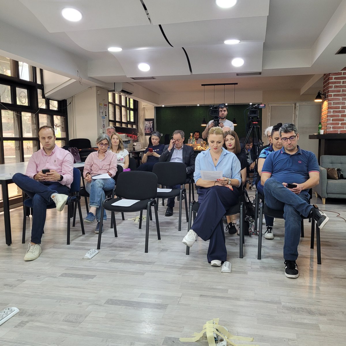 Molenews1's tweet image. Journalism is in danger in #NorthMacedonia! We call on the authorities to launch a public fund to support #MediaPluralism
#StateAdvertisingIsNotTheSolution
@EFJEUROPE @ZNMsobranie