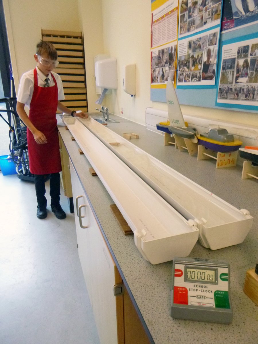 It was the turn of 7y/Dt3 to test their hull shapes and hydrodynamic qualities. Great work Year 7!

#MaritimeFutures #Maritime #STEM