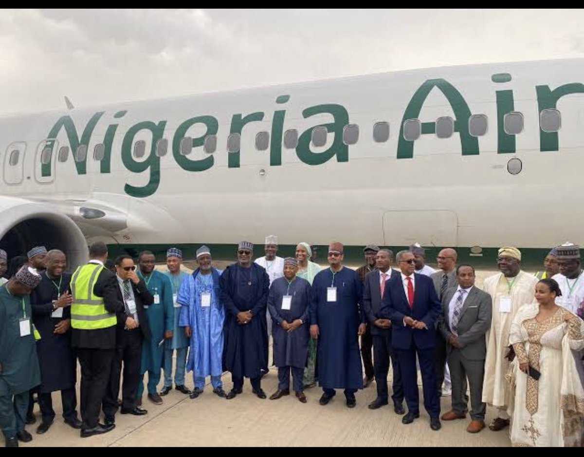 🙊Monkey stole billions, 🐍 snake swallowed billions 🚶🏿‍♂️🚶🏿‍♂️ only in Nigeria 🇳🇬…. Now they borrowed an Ethiopian aircraft for a photo shoot worth 190 billion naira 🤷🏾‍♂️ wetin remain again 🤷🏾‍♂️🤷🏾‍♂️ dem go soon sell this country 🚶🏿‍♂️🚶🏿‍♂️🚶🏿‍♂️