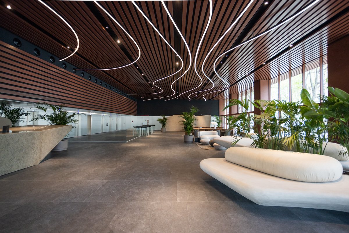 CushWakeSPAIN's tweet photo. #CWMakeAnImpact | Nuevo edificio de oficinas inteligente en el 22@, Calle Álaba 111, Barcelona.
Edificio de 18.300m2 de nueva construcción con un diseño de Batlle i Roig, con las certificaciones #LEEDPLATINUM y #WIREDSCORE.
➡️Más información: https://t.co/ZvPgaaflnp https://t.co/w1pHUxUPo0