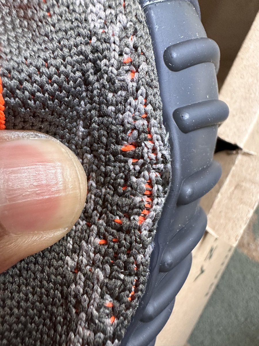gleiser_f's tweet photo. @adidasUK 
Im very disappointed with Adidas and Adidas Customer service.
Bought a pair of Yeezy Boost V2 'Carbon Beluga' and everyone knows how hard is to buy it.
Got my item delivered yesterday and when I was checking the product I just found a hole between the top part and sole https://t.co/JwDVhsZanR