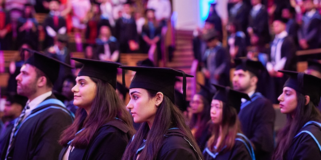 🎓 It's #graduation season! Choose The Light auditorium to hold your next #graduationceremony. Our #Londonvenue has a 1,000 delegate capacity, great AV, design, and natural light. Everything for long-lasting memories.

Contact us today to find out more: bit.ly/FHbookingenqui…