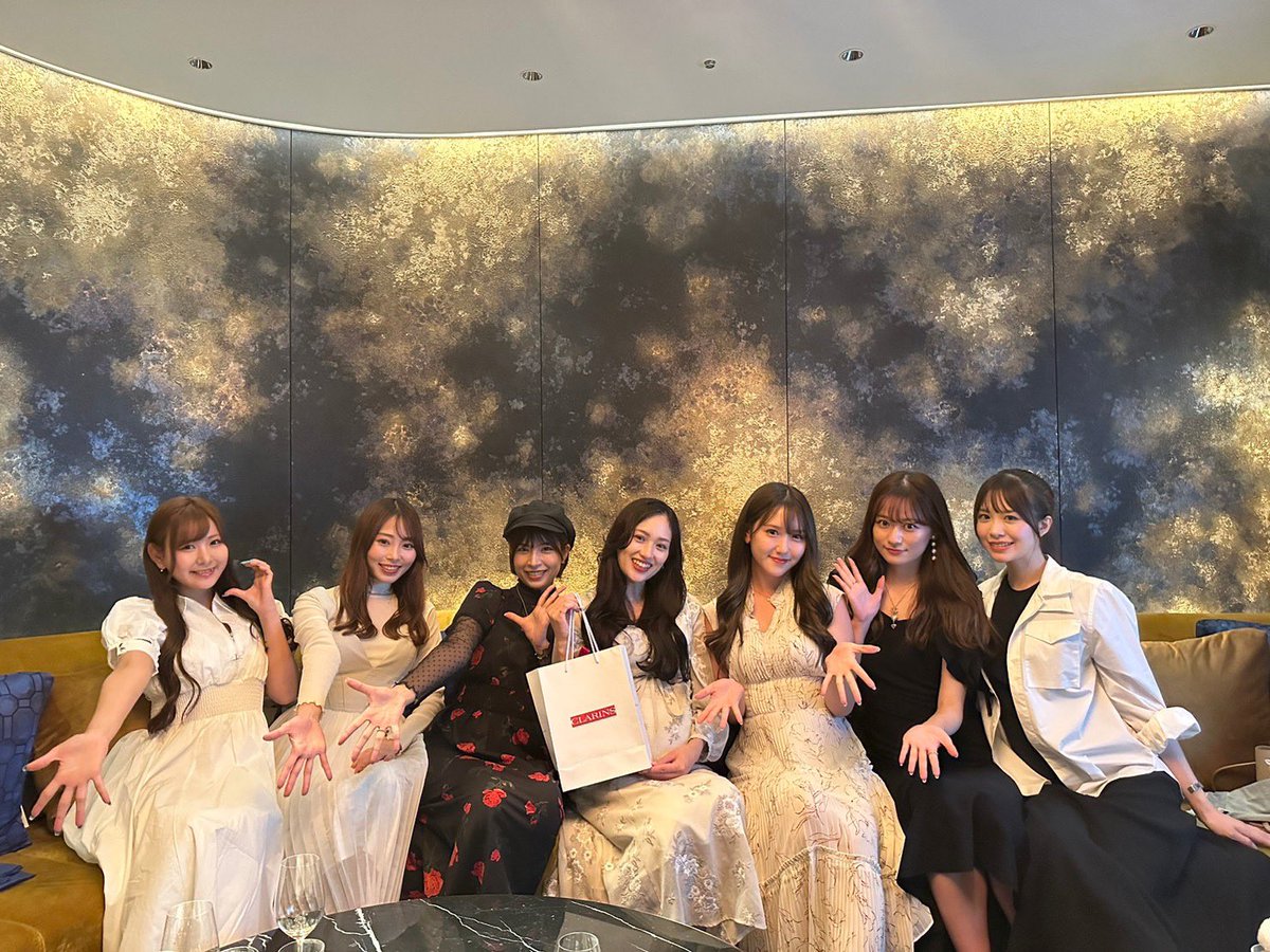 rina_sakurada's tweet photo. なおちゃんおめでとう会🤱✨㊗️
久しぶりにsweetiesのみんなに会えて、おいしいごはんも頂き、素敵な時間でした🥺❤️なおぴ出産がんばってね✨
#stvvlounge https://t.co/fFDABEF1sB