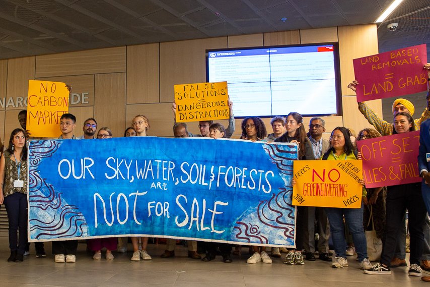 📢@caritasfrance présent à la conf pour le Climat de Bonn #SB58 : Il faut réduire les émissions de gaz à effet de serre et non les compenser par des projets qui mettent en danger les droits des communautés et des peuples autochtones #NoFalseSolution #ClimateJustice ⚖️Un court🧶👇