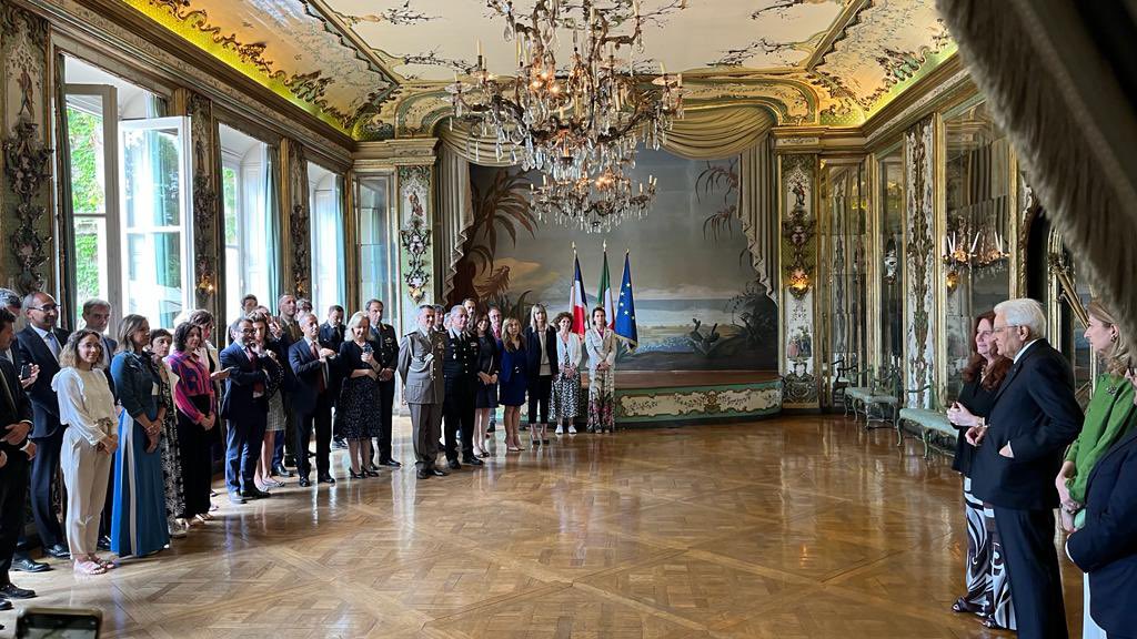ItalyinFrance's tweet image. Il Presidente della Repubblica Sergio #Mattarella, alla presenza del Ministro della Cultura @g_sangiuliano , ha salutato il personale di @italyinfrance 🇮🇹
Grazie! 🙏🏻