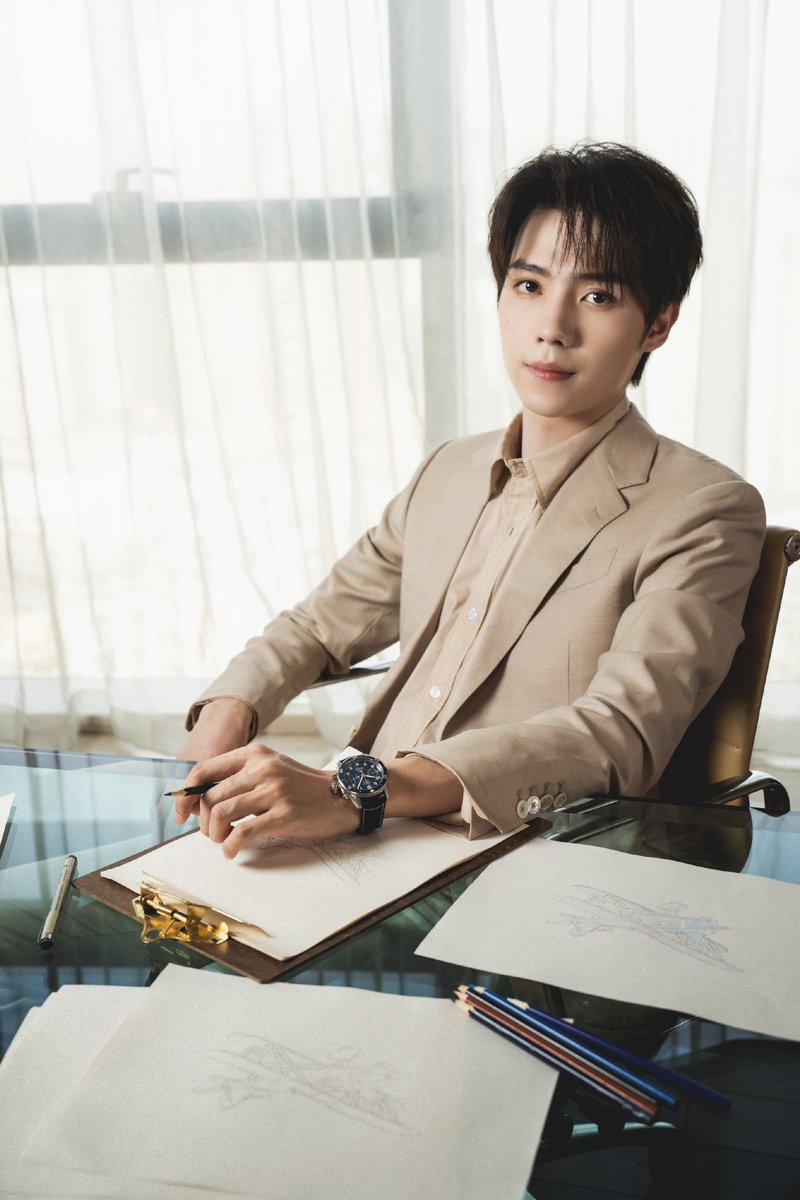 LONGINES x LUO YIZHOU

Longines brand friend Luo Yizhou rendition of the brand new Forerunner series flyback chronograph watch.

#หลัวอีโจว #LuoYizhou #罗一舟