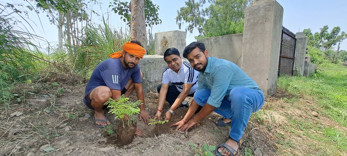 अपने पैतृक गांव तथा जन्मभूमि, जिला अलीगढ़,  उत्तर प्रदेश मैं रहना हुआ  | इस अवसर को पर्यावरण दिवस के रूप में अपने खेतों में छायादार पौधे लगाकर आगे आने वाली पीढ़ी के लिए एक संदेश दिया तथा  पल को यादगार बनाया...

#EnvironmentDay2023