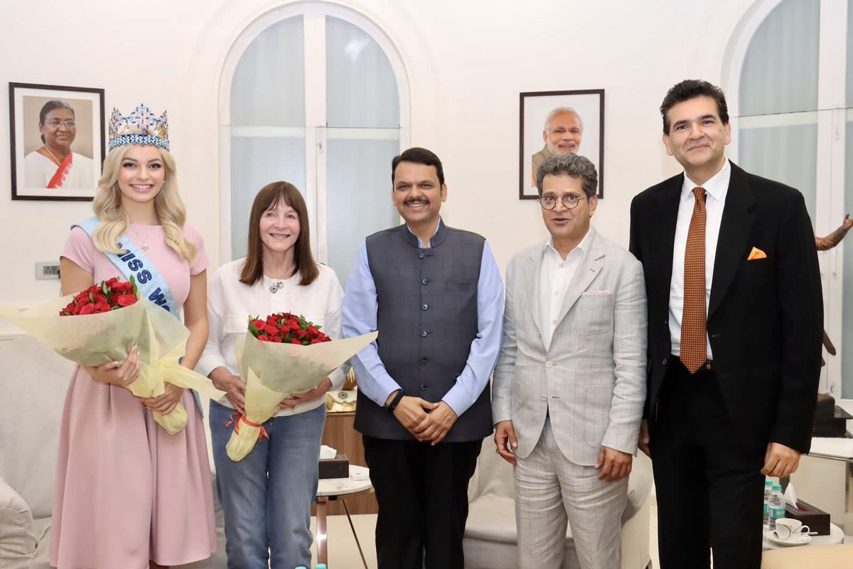 Dev_Fadnavis's tweet photo. 🕚 11.05am  | 07-06-2023 📍 Mumbai | स. ११.०५ वा. | ०७-०६-२०२३ 📍 मुंबई.
🔸 Meeting with the delegation of Miss World Organisation 
@MissWorldLtd 
#Missworld #Mumbai https://t.co/MCDGsjdHPB
