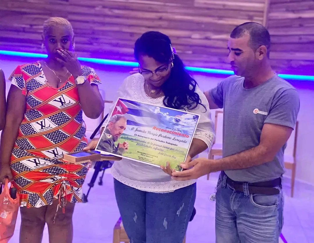 hotelevelasco's tweet photo. Homenaje merecido a nuestra corresponsal matancera del periódico Trabajadores @JuanitaLare el cual se celebró en el @hotelevelasco de la ciudad de #Matanzas
#ctcmatanzas
#hotelevelascolouvre
#turismosostenible https://t.co/rewVQv7b1R