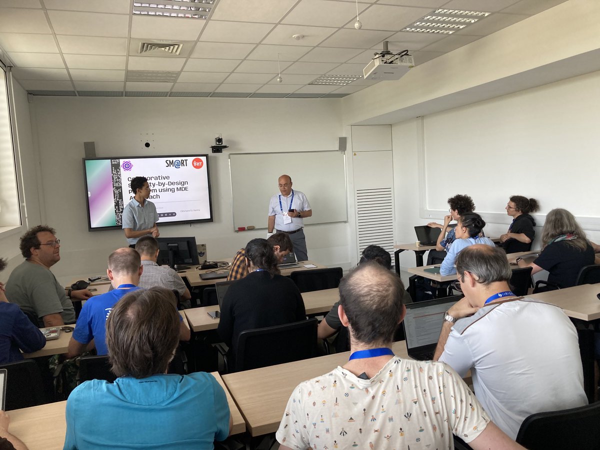 SophieEbersold's tweet photo. Salle comble pour la session du GT #GL-Sec des journées du @GdrGPL ! Présentation de @Othmane El Karmy #IRIT pour commencer https://t.co/6yhXstDJbK