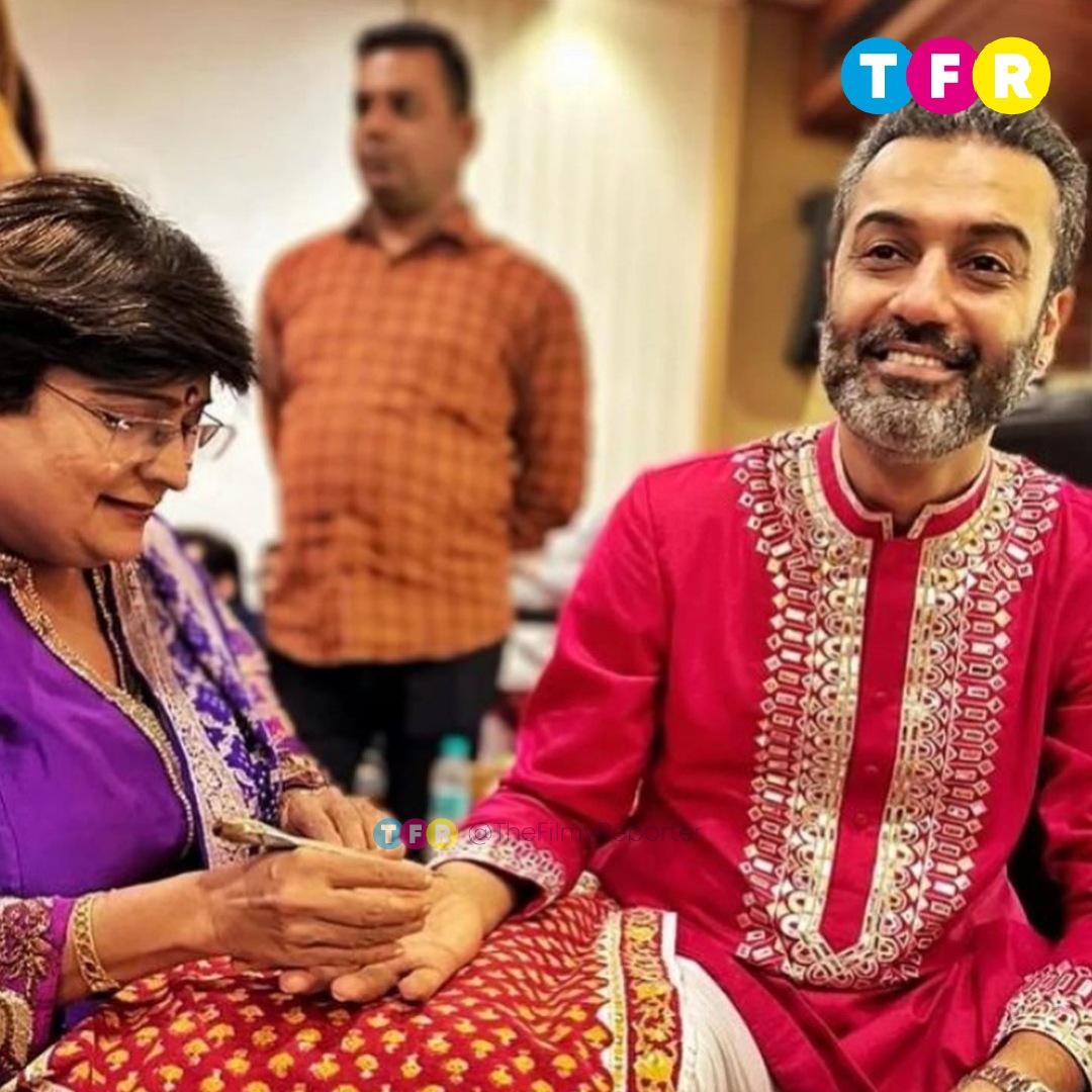 from @SonnalliSeygall's intimate mehendi ceremony 😍🙌🏻
.
.
#sonaliseygal #sonaliseygalfans #bride #wedding #shaadi #TheFilmyReporter #FilmyReporter #TFR #TFRBuzz #TFRIndia #Bollywood #Actress