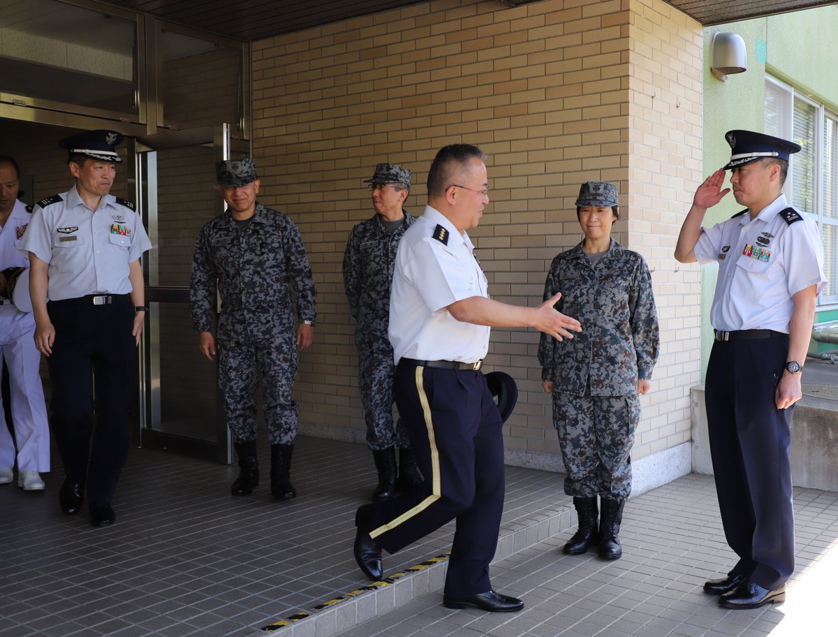 JASDF_SSA's tweet photo. On May 24, 2023, the #SpaceOperationsGroup of the #JASDF received an inspection by Yoshihide Yoshida, Chief of Staff, Joint Staff, #JSDF. General Yoshida received an overview of the #SpaceOperationsGroup and confirmed the operational status of space domain awareness. https://t.co/mxOibRzQl6