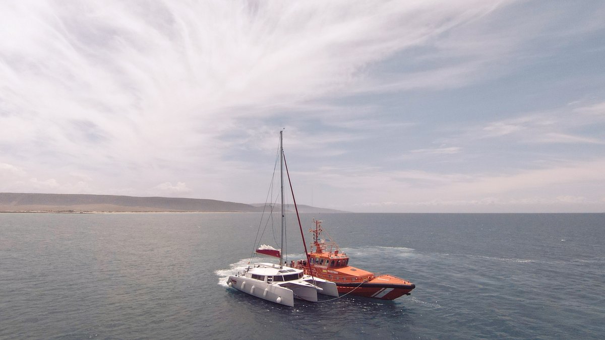 SailEazy's tweet photo. Rencontre avec les orques en NEEL 43.
48h après le départ de Cascais pour une navigation jusqu’à Marseille, 2 nuits de quarts et un équipage bien rodé, nous avons subit une attaque d'orques. 

#orca #orcagladys https://t.co/aHVKbZfDIU