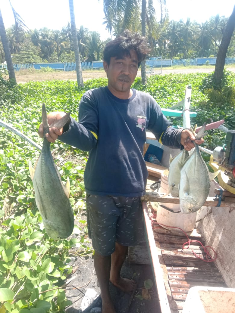 fitri1964's tweet photo. Rabo (7/6) Fitriah, Luhkan Lombok Timur, melaporkan hasil tangkapan a.n Husnan hadiDesa Lb haji jenis ikan Semuluberat 10 kg alat tangkap pancing, harga jual Rp. Rp 40.000/Kg
#GiatLuhkanSatminkalGONDOL #LomTim
#Tangkap
#Produks https://t.co/YZ6YZ3dpxG