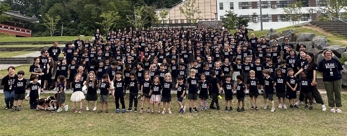 SFBritishSchool's tweet photo. We are #seoulforeignbritishschool and WE LOVE it! What a great year. Thanks for t-shirts parents! @SFS1912 @FOBISIA1 @IC_Association https://t.co/Kat9oD9mKK