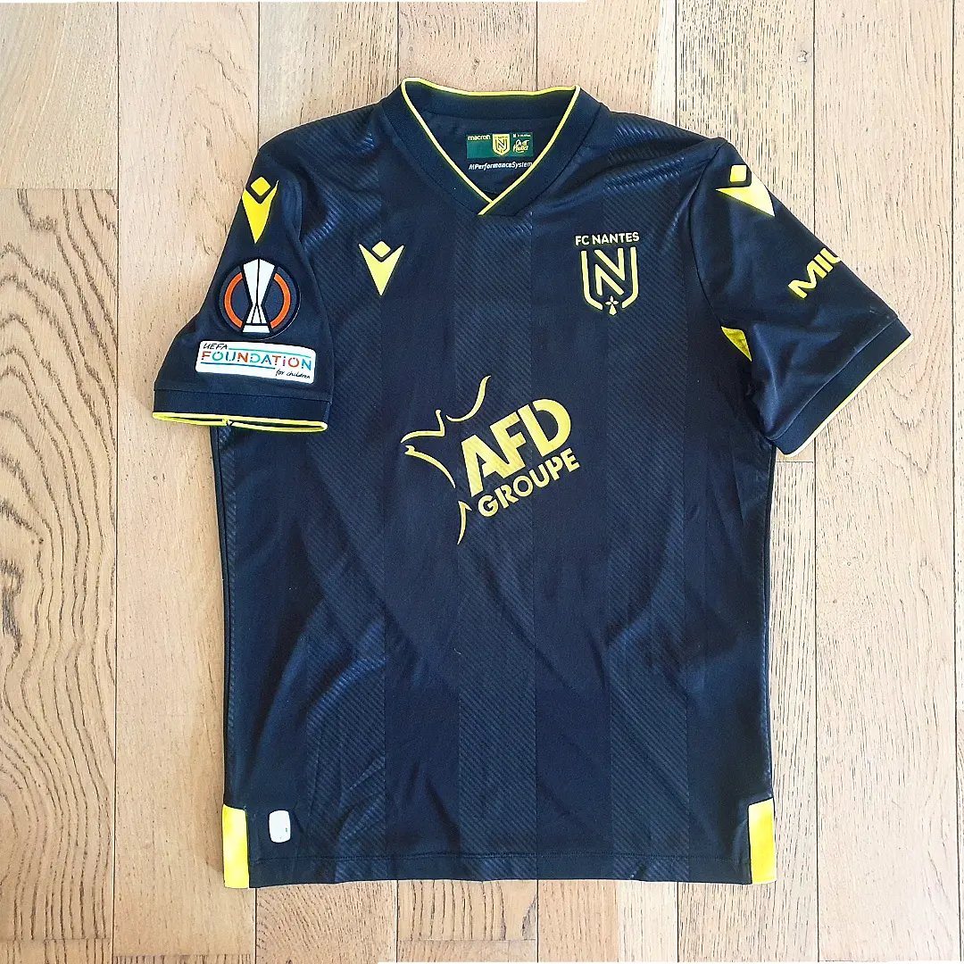 maillotsfcn's tweet photo. Maillot porté par Quentin Merlin lors du match d'Europe League Olympiakos - FC Nantes le 3 novembre 2022
#fcnantes #fcn #maillot #maillotporté #matchworn #matchwornshirt #merlin #quentinmerlin #macron https://t.co/ovHEbkDOjw