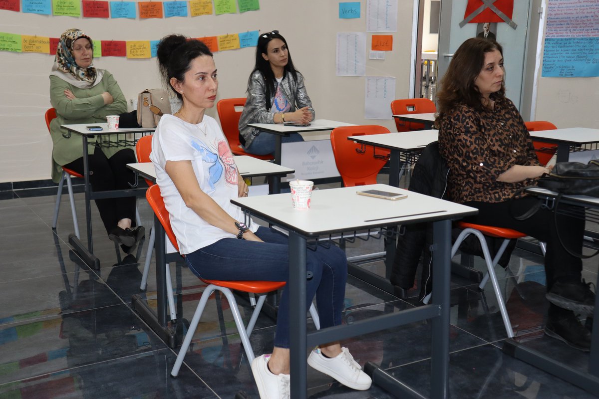 BkNevsehir's tweet photo. Bahçeşehir Koleji Nevşehir Kampüsü lise rehberlik birimi tarafından 12. Sınıf velilerine sınava 10 gün kala nelere dikkat edilmesi gerektiği ile ilgili sunum yapıldı. 
#bahcesehirkoleji
@halisuluer https://t.co/V8XBRinV7e