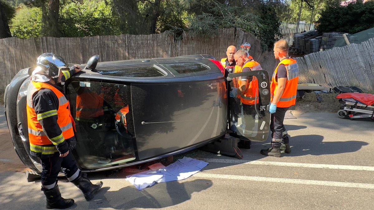 sdis_06's tweet image. 🚘#RetoursurInter 🚒 #LeCannet
↪️Les sapeurs #pompiers sont intervenus hier pour un accident de la circulation 🚙 impliquant une voiture.
🧑‍🚒Après avoir été extraite de son véhicule et auscultée par l'infirmier SP, la conductrice blessée léger a été transportée à l'hôpital 🏥.