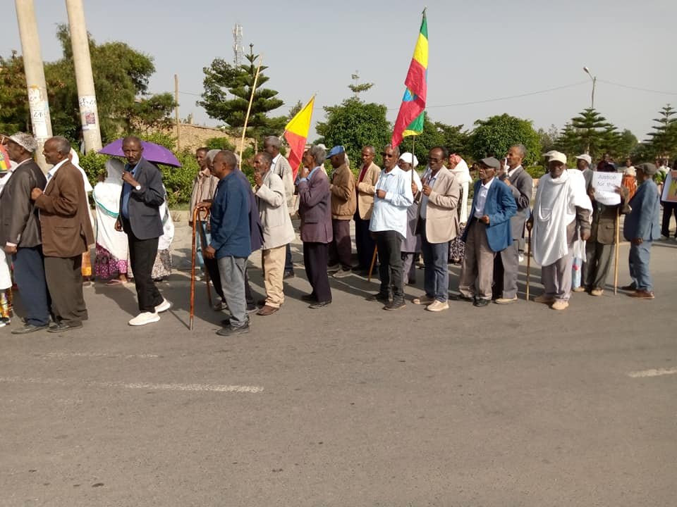 TghatMedia's tweet photo. Tigrayan pensioners in Mekelle rally calling to be paid their pension salaries. Their salaries were stopped with the start of the genocidal war on Tigray, and more than half a year since the Pretoria CoHA, payment hasn't yet resumed. 
https://t.co/JqgnYQXtxG https://t.co/QE4LLuqFVa