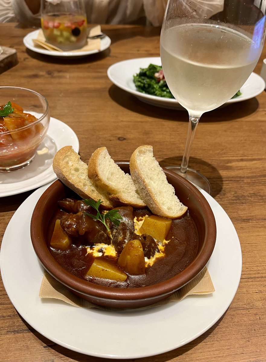 jollypasta_jp's tweet photo. 💃🥂夜はジョリパ飲みセット🥂💃

平日17:00以降限定‼️

ジョリパにお得なセットあります🉐

みなさん、ジョリパでちょい飲み
しましたか👀❓

グラスワインなら前菜とセットで690円(税込759円)で1杯飲めちゃいます😆✨

＋100円(税込110円)でフルーツワインにも変更できます🫣♡

ジョリパ飲みセット飲んでみたよ🙆‍♀️
という方がいらっしゃいましたら、
いいねで教えてくださいね🫶

#ジョリパ飲み
#ジョリーパスタ