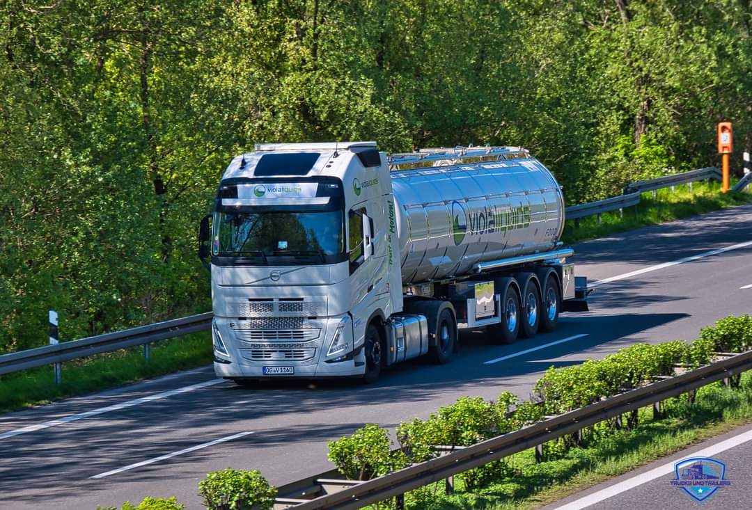 T_und_T's tweet image. #Violaliquids GmbH, #Achern
#lkw #lastwagen #truck #lorry #brummi #vrachtwagen #transport #trucking #truckphoto #truckspotting #truckspotter #truckfotografie #lkwfotografie #truckpictures #lkwbilder #lkwfotos #sattelzug #spedition #transportunternehmen #Volvo #Volvotrucks
