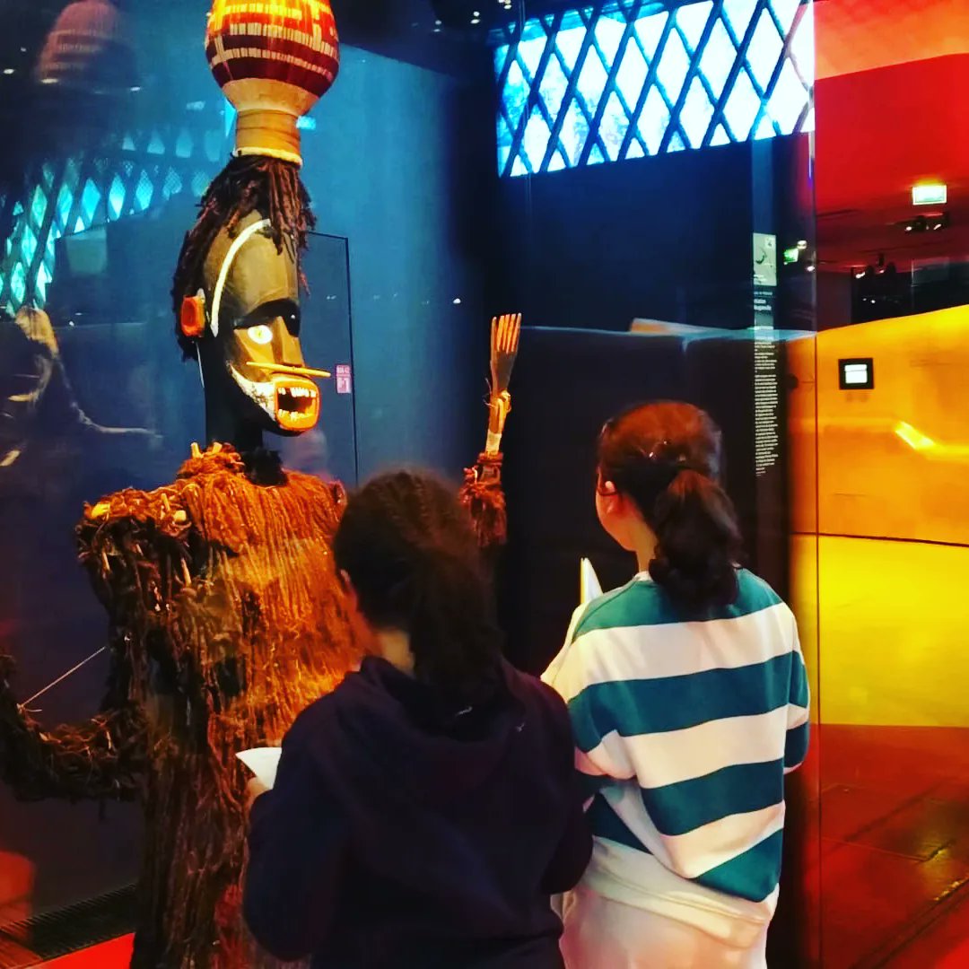 CToupets's tweet photo. UNE JOURNÉE AU MUSÉE |

🌎 Souvenirs de la découverte du Musée du @quaibranly par nos élèves de 6e, dans le cadre d'un projet autour des contes africains.

@vaureal
#valdoise 
#acversailles
#cergypontoise_agglo 
#6e https://t.co/RNDqsKfE2y