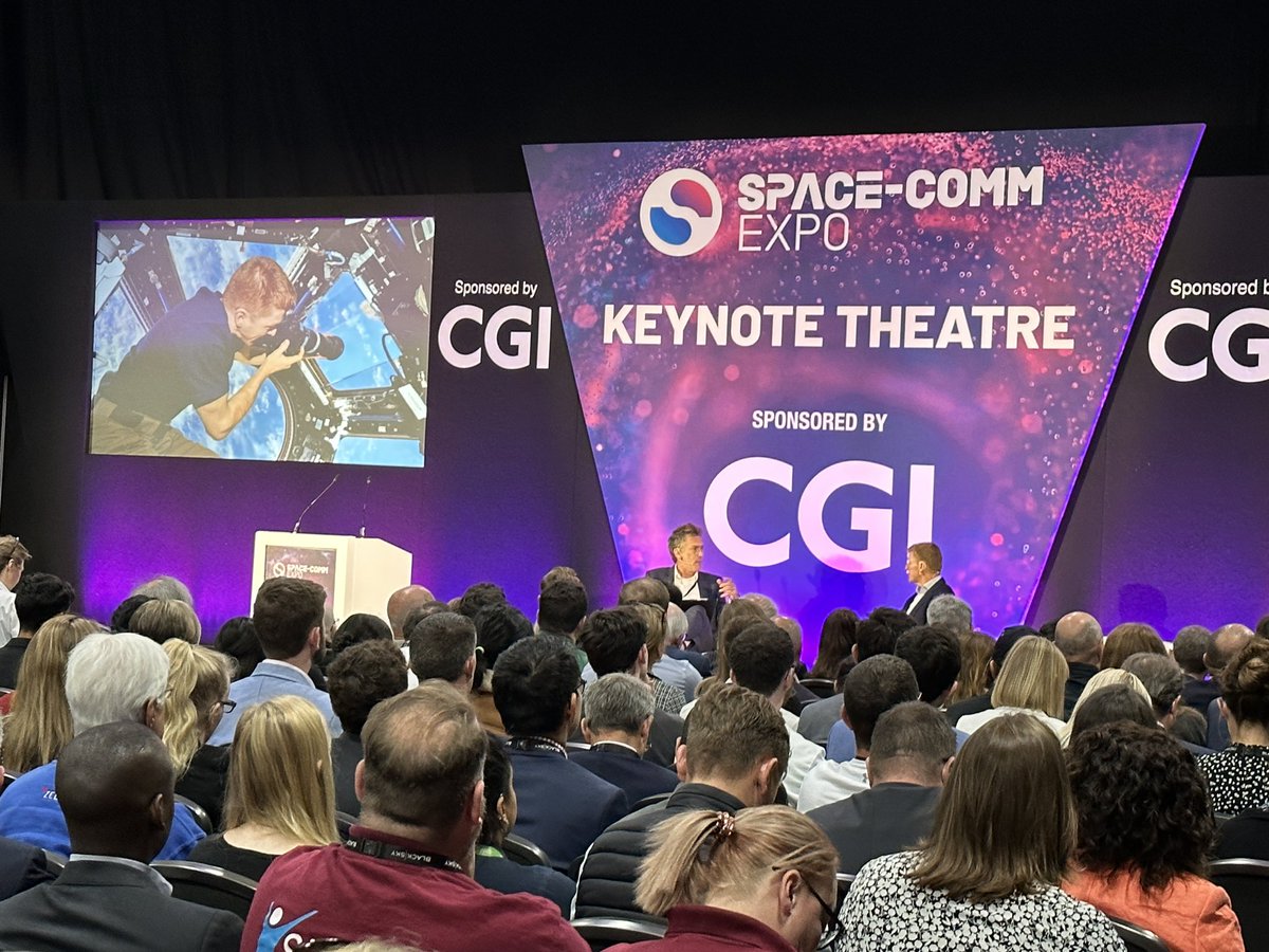 QuadSat's tweet image. Standing room only to listen to @astro_timpeake @SpaceCommExpo #spacecomm