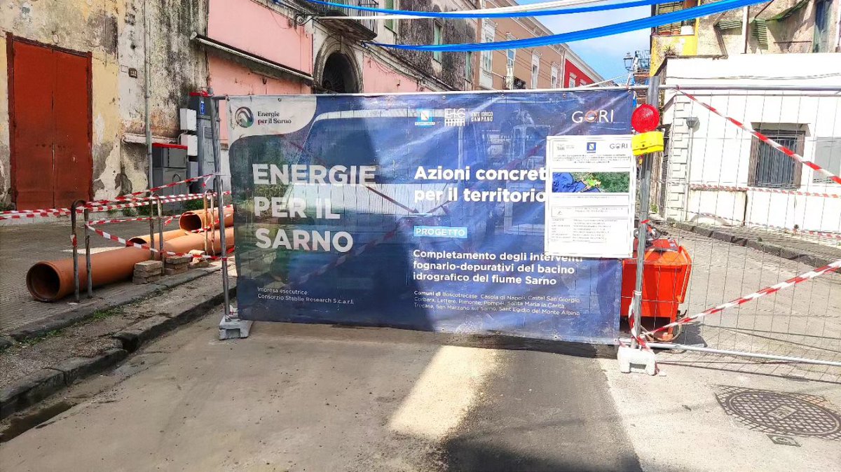 EnteEic's tweet photo. Avviati i lavori per l’estensione della rete fognaria anche nel comune di Boscotrecase. Un’opera che consentirà di portare a depurazione i reflui di circa 300 abitanti all’impianto di depurazione di Foce Sarno.
https://t.co/araiqERCEb https://t.co/f8aufxFAms