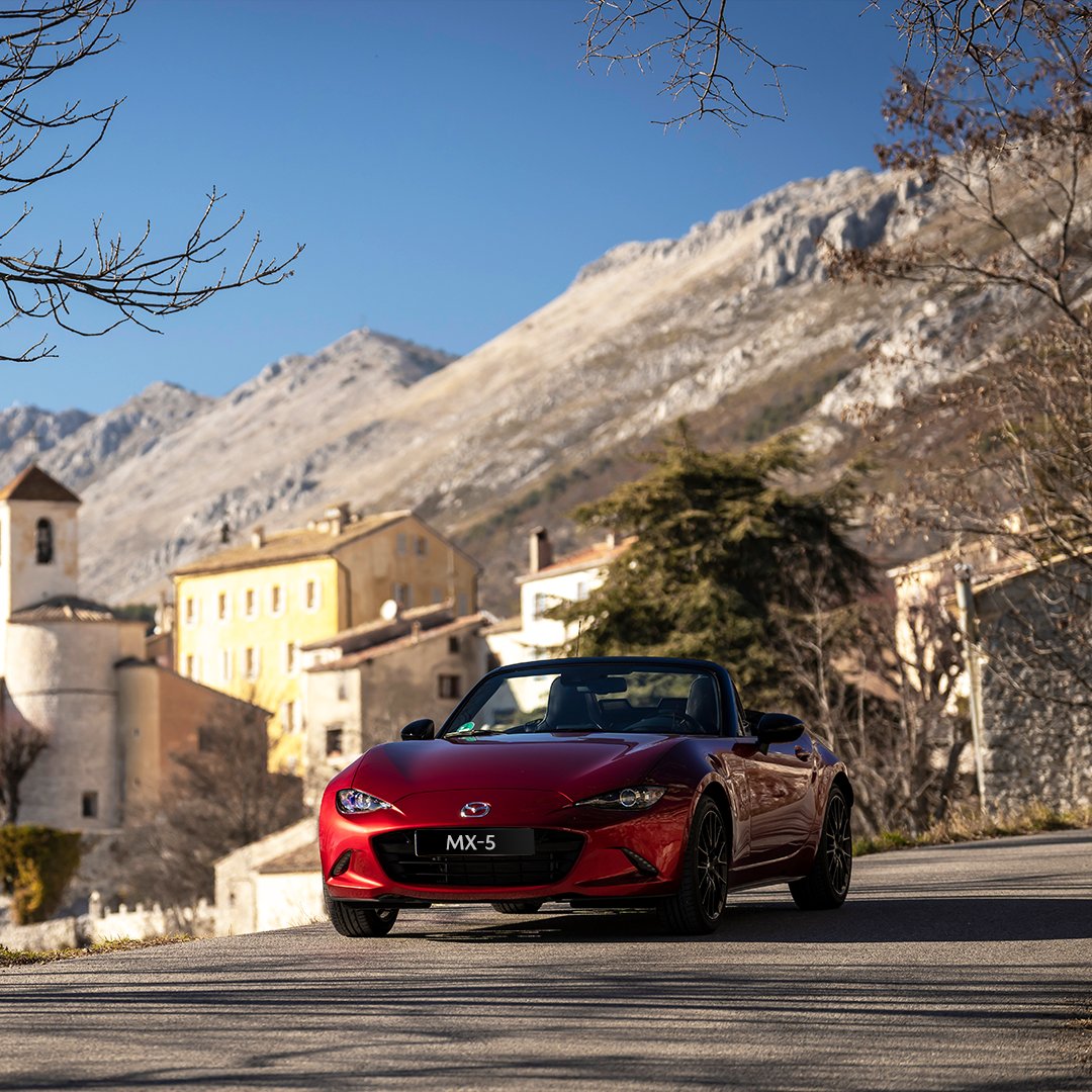MazdaTurkey's tweet photo. Benzersiz renk skalasıyla farkını ortaya koymak isteyenler için Mazda MX-5.✨ 

#Mazda #DriveTogether #mx5 https://t.co/gQrSSUpSpB