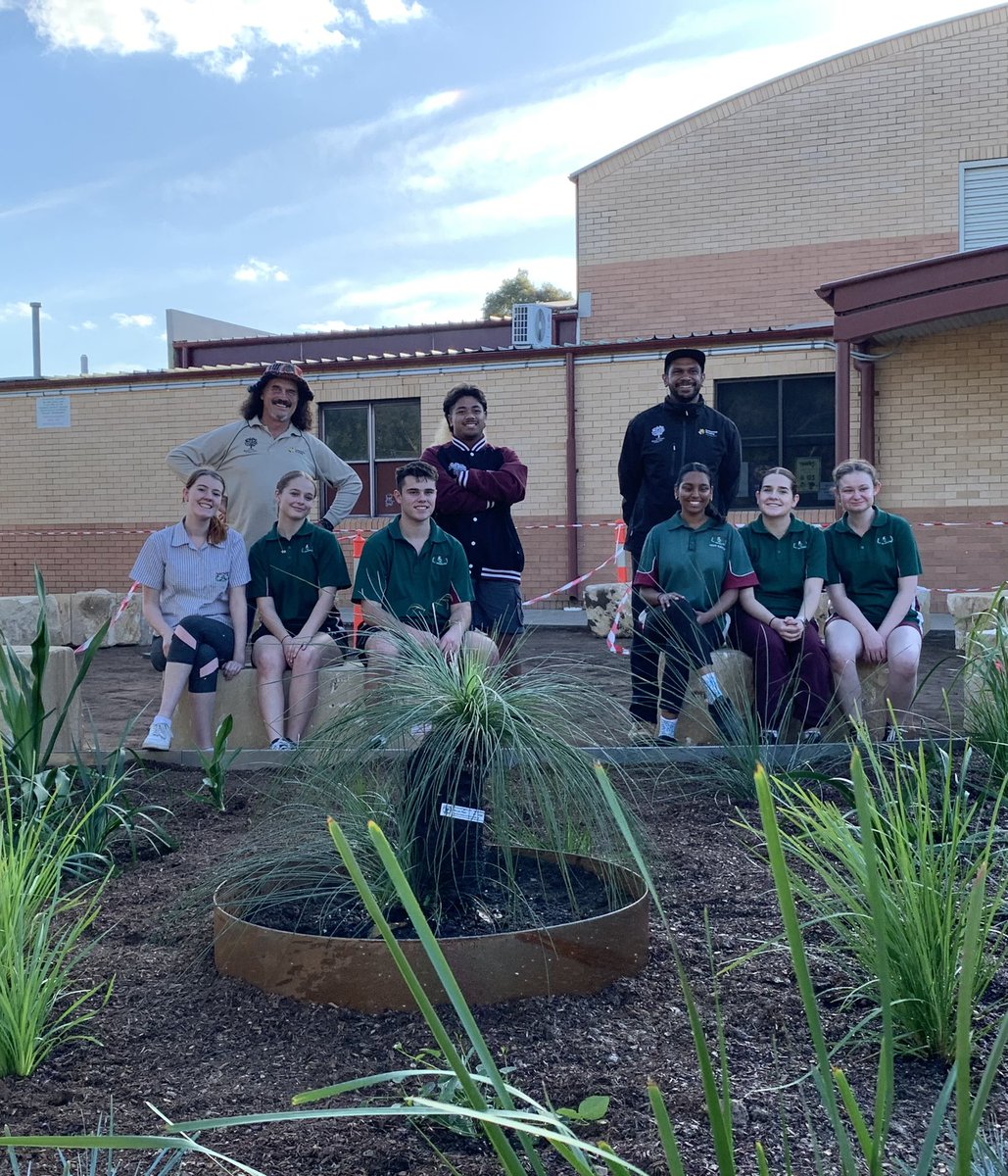 Last term #FirstNations students & Yr 11 & 12 Aboriginal Studies students at @fields_high planned & designed a cultural space near the entrance to the school - #yarningcircle is in place & today stage 2 was completed with weaving plants going in 💚🌱