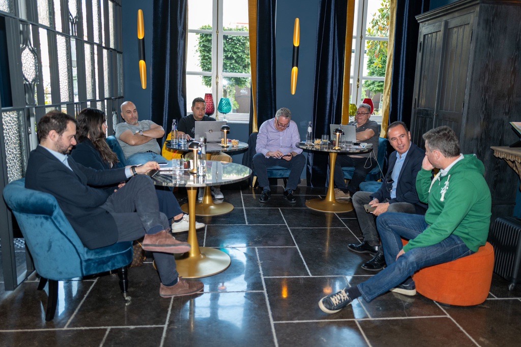 FdoJSantiago's tweet photo. Estos días nos encontramos en Bruselas trabajando por la profesión #gA y presentándola en Europa para seguir avanzando en su desarrollo y en su expansión internacional 💪 https://t.co/ekMngXmQts