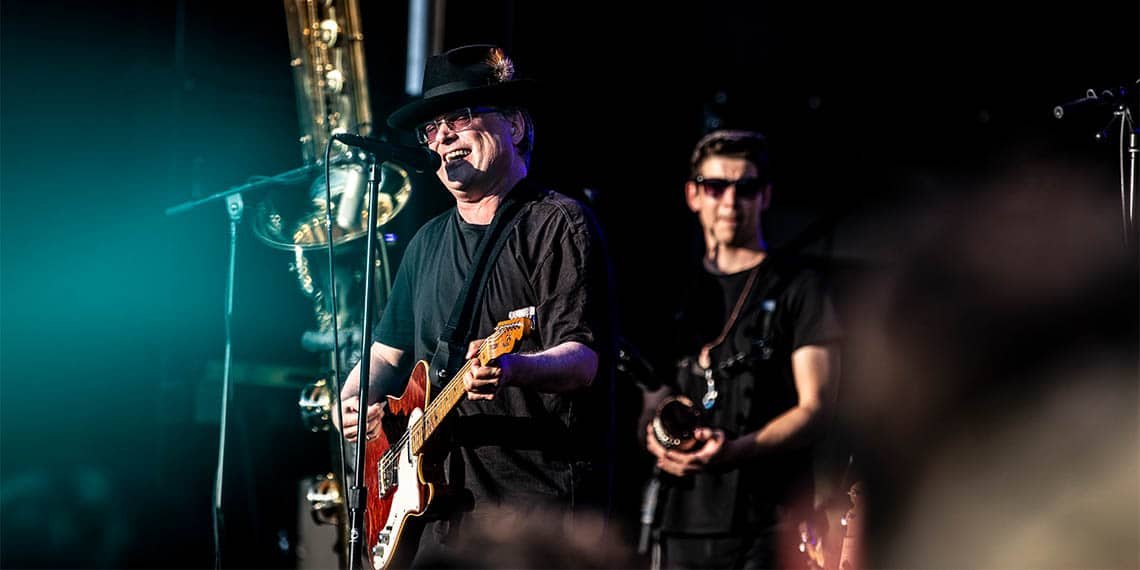 ProfesorJonk's tweet photo. "Pensábamos que lo que hacíamos era bueno y estaba seguro de que encontraría su público en algún momento".
Gordon Gano.
🎂
Músicos que nos inspiran. El músico, cantante y compositor de @violentfemmes es, sin duda, uno de ellos.
#VioletFemmes #GordonGano https://t.co/3vF6iozqey https://t.co/3QlbBOn5mS