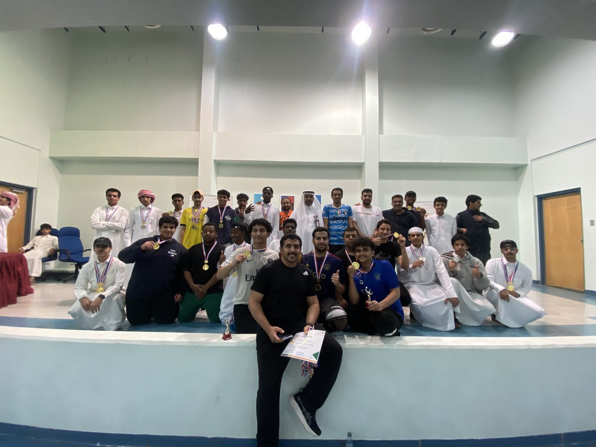 Najd_school's tweet photo. كما تم تكريم المعلمين المشاركين في ختام ( موسم نجد ) والطلاب الحائزين على المراكز الأولى في ( موسم نجد ) وذلك في:

كرة القدم ( صالات )
كرة السلة
كرة الطائرة
تنس الطاولة
منافسات البلاستيشن
منافسات البلوت

و بذلك تم اختتام الأنشطة الرياضية للعام ١٤٤٤ هـ.

#نجد_الثانوية
#لن_أستسلم https://t.co/Cn3AfxwM06