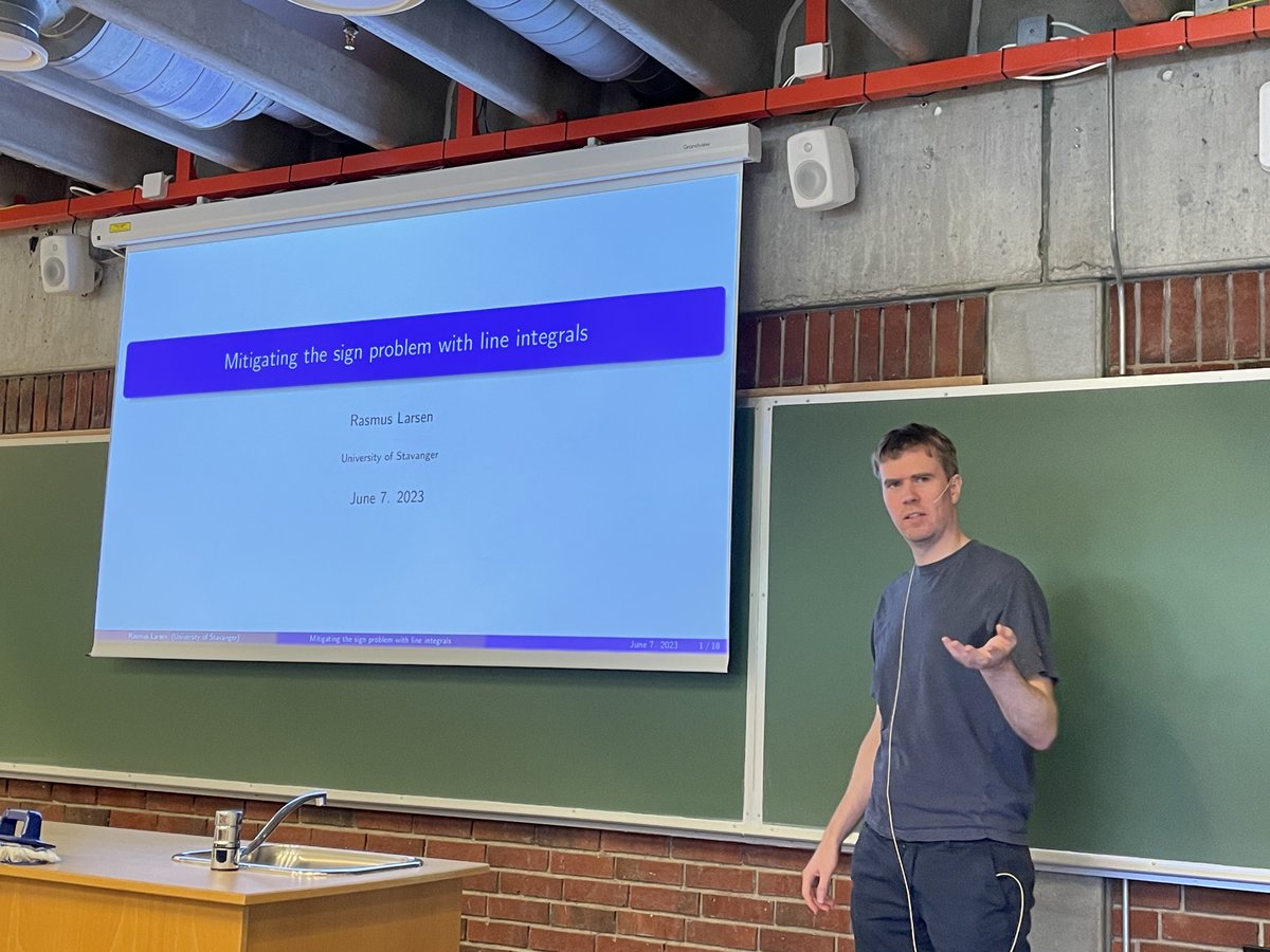 rothkopfAK's tweet photo. Our @uisimf @unistavanger postdoc R. Larsen presents his recent idea to tame the #signproblem w/ line integrals at 2023 #NordicLattice meeting. Separating integration over oscillatory integrals from sampling & treating it with high precision integrator is key. @forskningsradet https://t.co/F8J3ESsu67