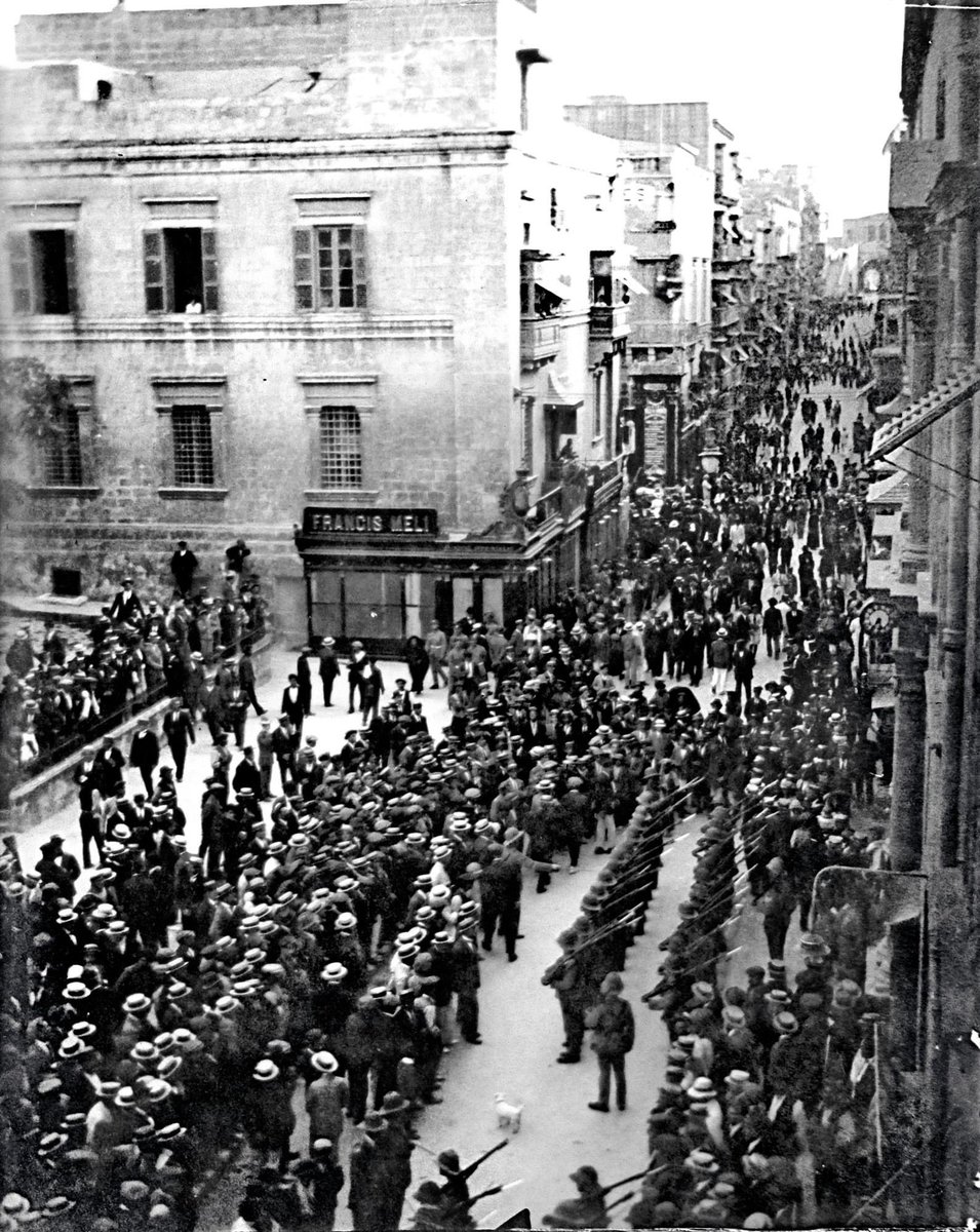 #OnThisDay 1919, riots erupted in Valletta #Malta protesting price of bread & calling for better wages & for a voice in Govt. Four men shot dead by British troops, hundreds wounded. First small step toward a #Maltese #Republic. A national day known as #SetteGiugno