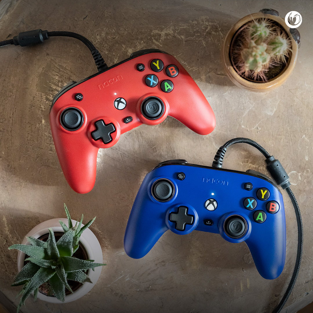 naconbenelux's tweet image. Duik in de wereld van intense gaming met de Nacon Pro Compact Camo controller! 🎮 Kies uit de kleuren rood of blauw en laat ons weten welke kleur jouw hart sneller laat kloppen in de reacties hieronder! 🔥

#NaconProCompact #CamoController #IntenseGaming #GamingExperience