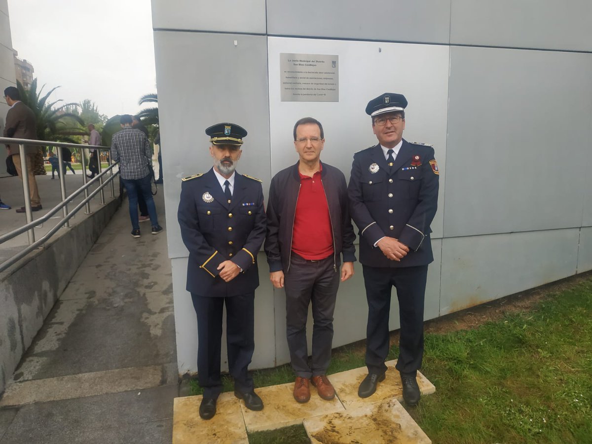 Hoy se ha celebrado el último pleno de <a href="/JMD_SanBlas/">Distrito de San Blas-Canillejas</a> Justo antes hemos descubierto una placa de agradecimiento a todos aquellos que hicieron posible superar de la mejor manera posible la dura pandemia.
Otra vez, gracias a todos