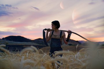 allocine's tweet photo. Le film Rebel Moon de Zack Snyder dévoile ses premières images ! 

Le 22 décembre sur Netflix. https://t.co/Mk8FFNPzcP