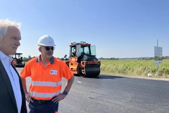 SDTech_Groupe's tweet photo. Un nouvel enrobé bio-sourcé innovant sur la RD 670
https://t.co/nPdHzF4MLx #innovation #béton #environnement #bascarbone #biosourcé #matérieux #recyclage #enrobé #additif #végétal #laboratoire https://t.co/0OB1zkFfZV