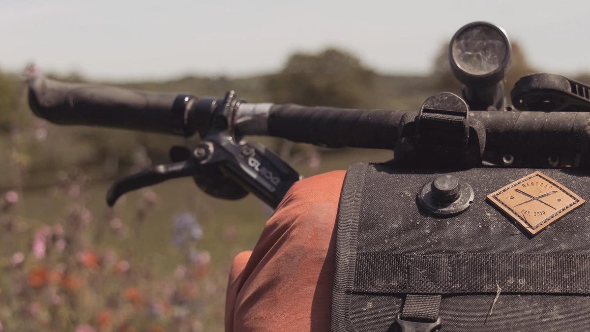 mtbbikepacker's tweet image. More teases from my upcoming film. Even on a short overnighter well prepared kit is vital. The AlpKit 13l roll in the Restrap bar bag holds an Alpkit Rig 3 tarp,Hunka bivvy,CloudBase mat &amp;amp; CloudCover quilt #alpkit #sonderbikes #hardtail #bikepacking #devon #restrap #fujixseries
