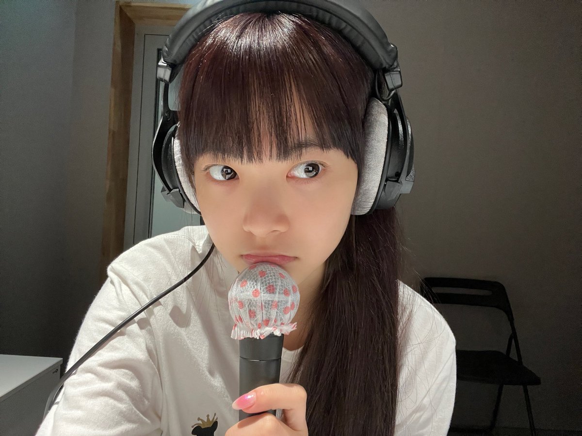 Hanni_Mo's tweet photo. (#EUNCHAE Weverse post 230605)
Text: For FEARNOT, do you like red hair or black hair??
(It wasn't completely red hair 🤓)

#LESSERAFIM_EUNCHAE #HONGEUNCHAE #LESSERAFIM #LSRFM #FEARNOT #Weverse https://t.co/sHXm4L6Vuc