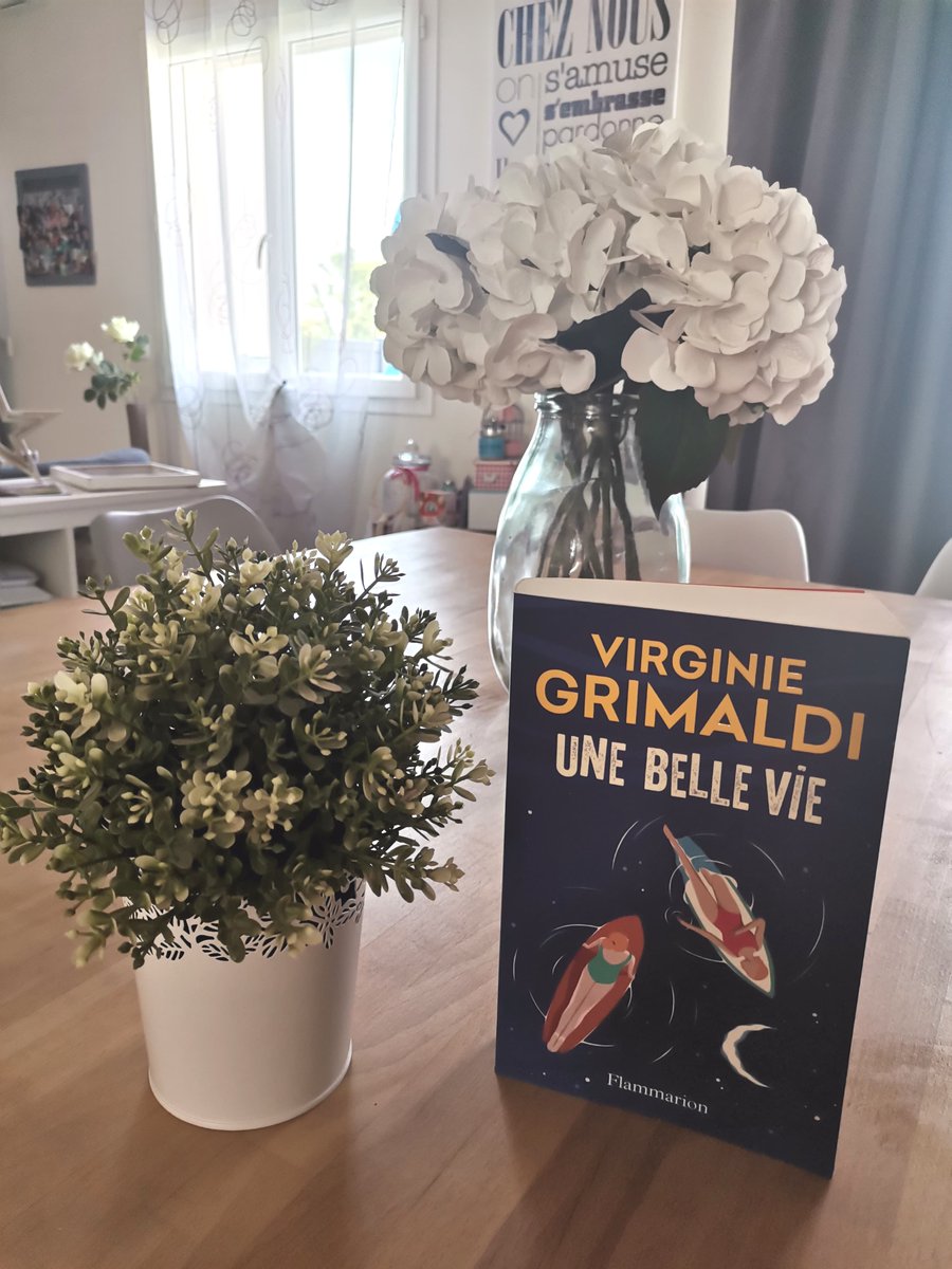 🌼 Bonjour, comment allez-vous 🌼

J'ai le plaisir de vous parler de ma dernière lecture Une belle vie de Virginie Grimaldi 💙

Je ne vais pas tourner autour du pot, 
Pour moi, c'est son meilleur ! 

instagram.com/p/CtL0W8quqr5/…