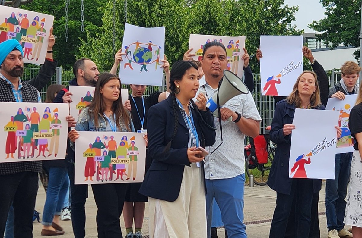 ggjalliance's tweet photo. Fossil fuel industry has captured international climate negotiations and obstructed #ClimateAction. This morning as negotiators queued to get into the UN #BonnClimateConference we called @UNFCCC to center frontline leadership, and #KickBigPollutersOut. "Polluters out! People in!" https://t.co/A0JOdRuM2z