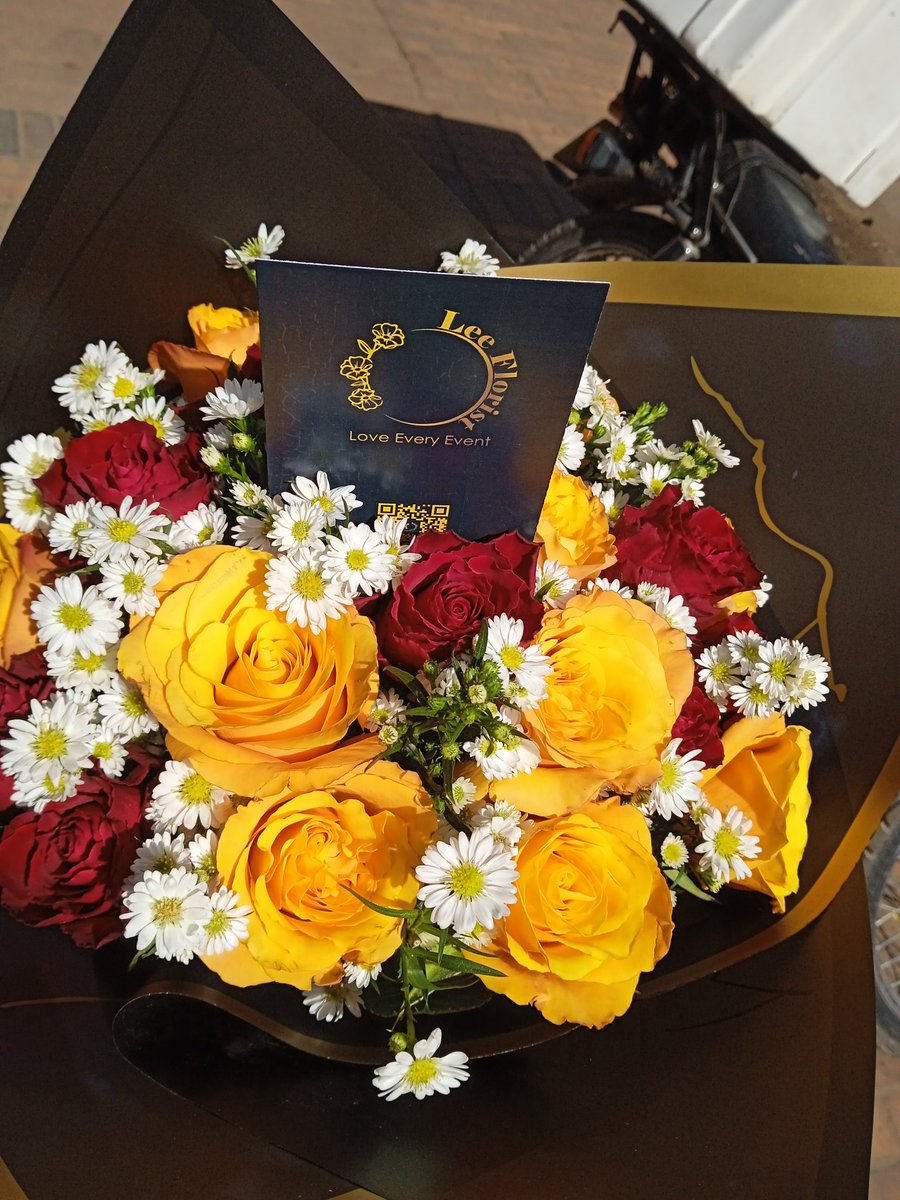 Lee Florist tweet media