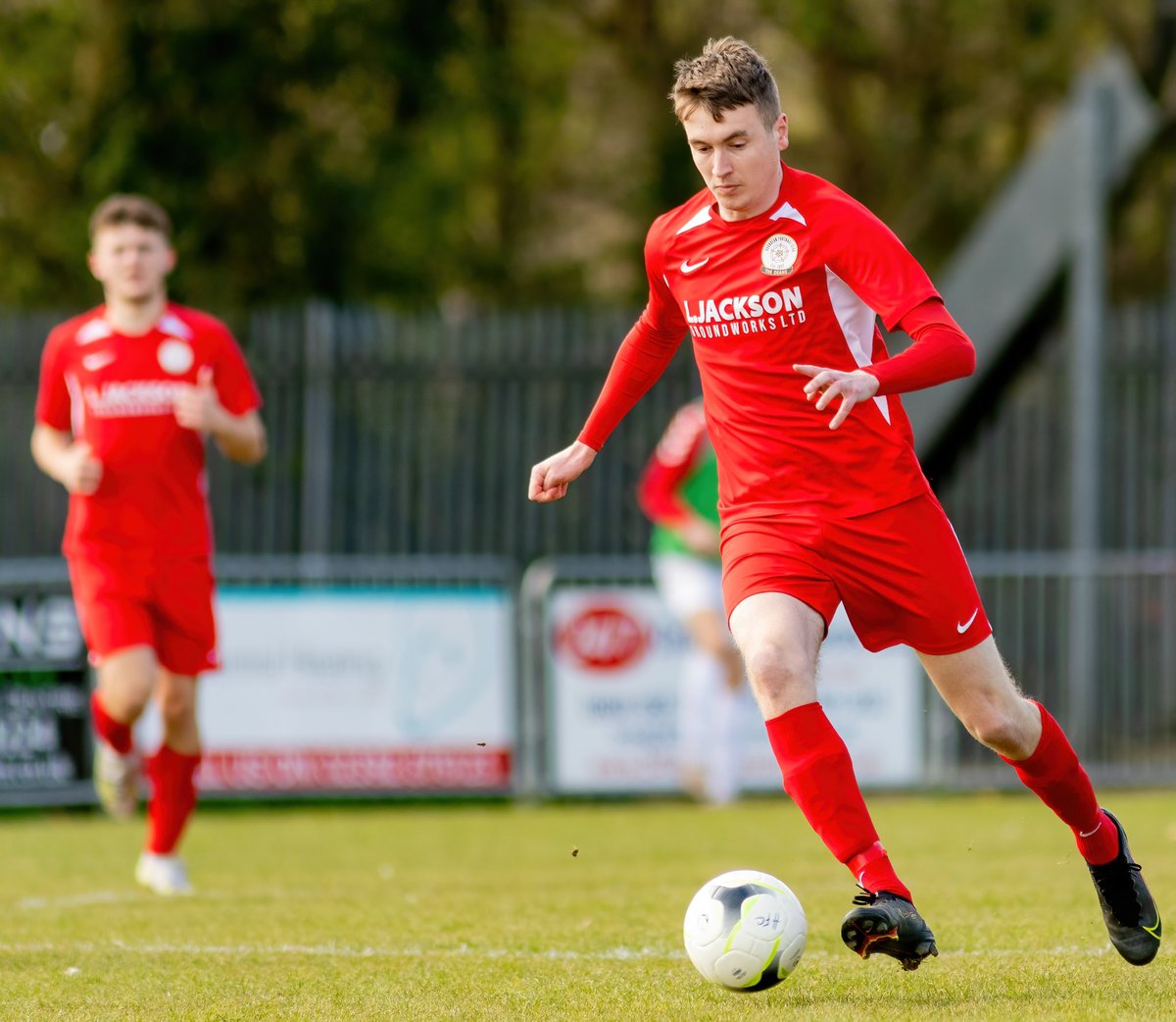 ✍️ Jacko’s back for another year!

Forward Harry Jackson will remain at Five Heads Park for the 23/24 season!

🔴⚪️ #UpTheDeans @IsthmianLeague